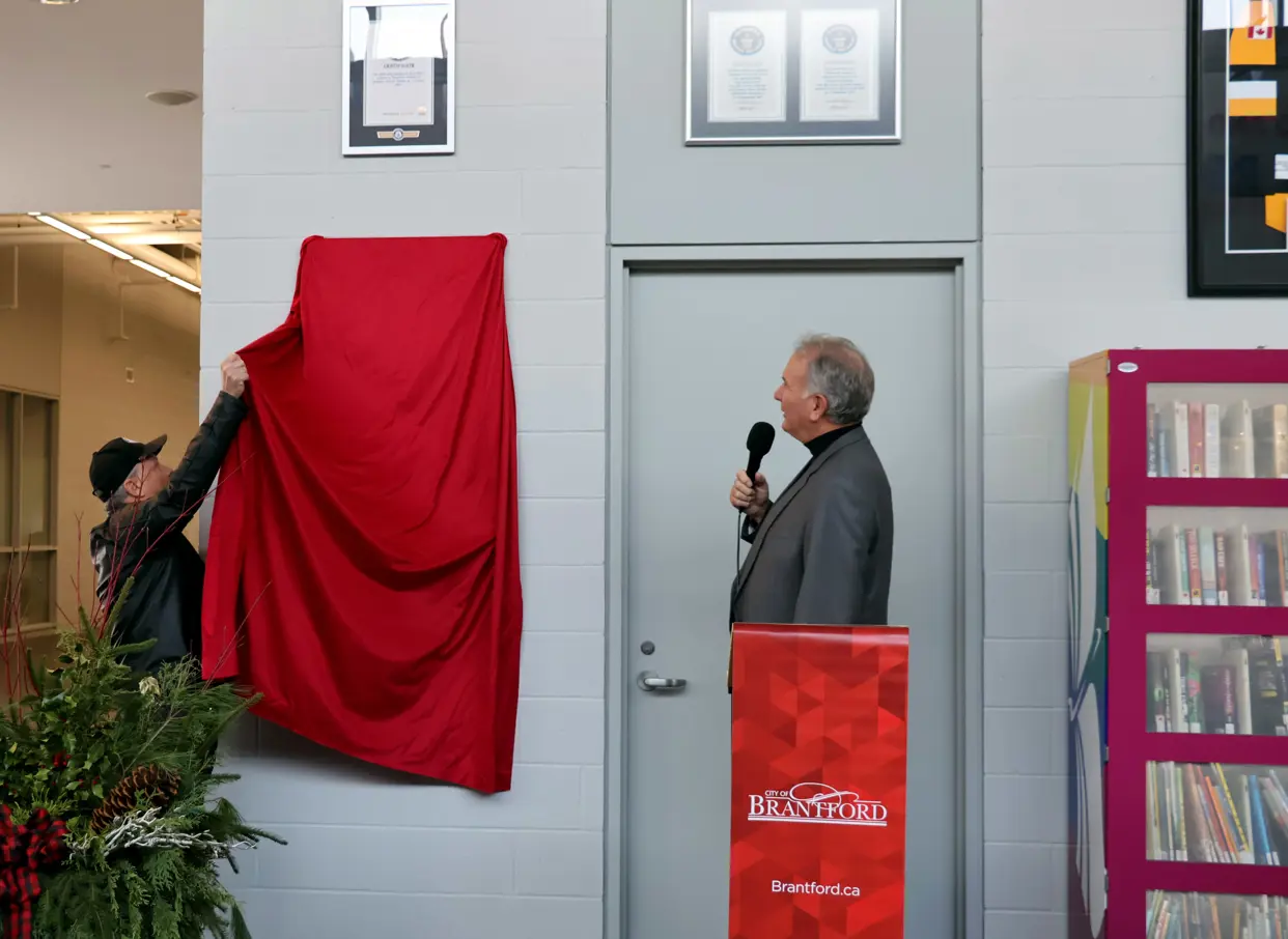 Doug Hunt unveilings the commemorative plaque